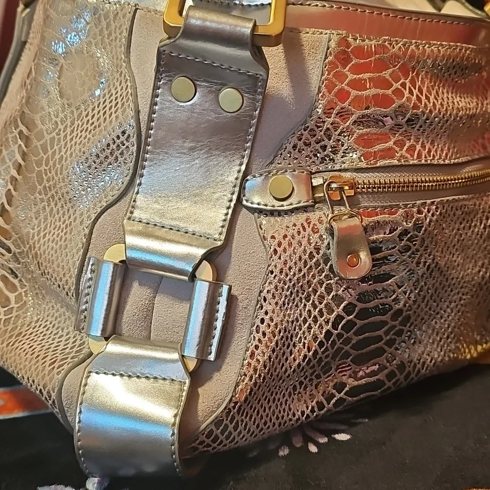 Jimmy Choo Silver and Gold Shoulder Bag with Luxurious Finish - Picture 5 of 10